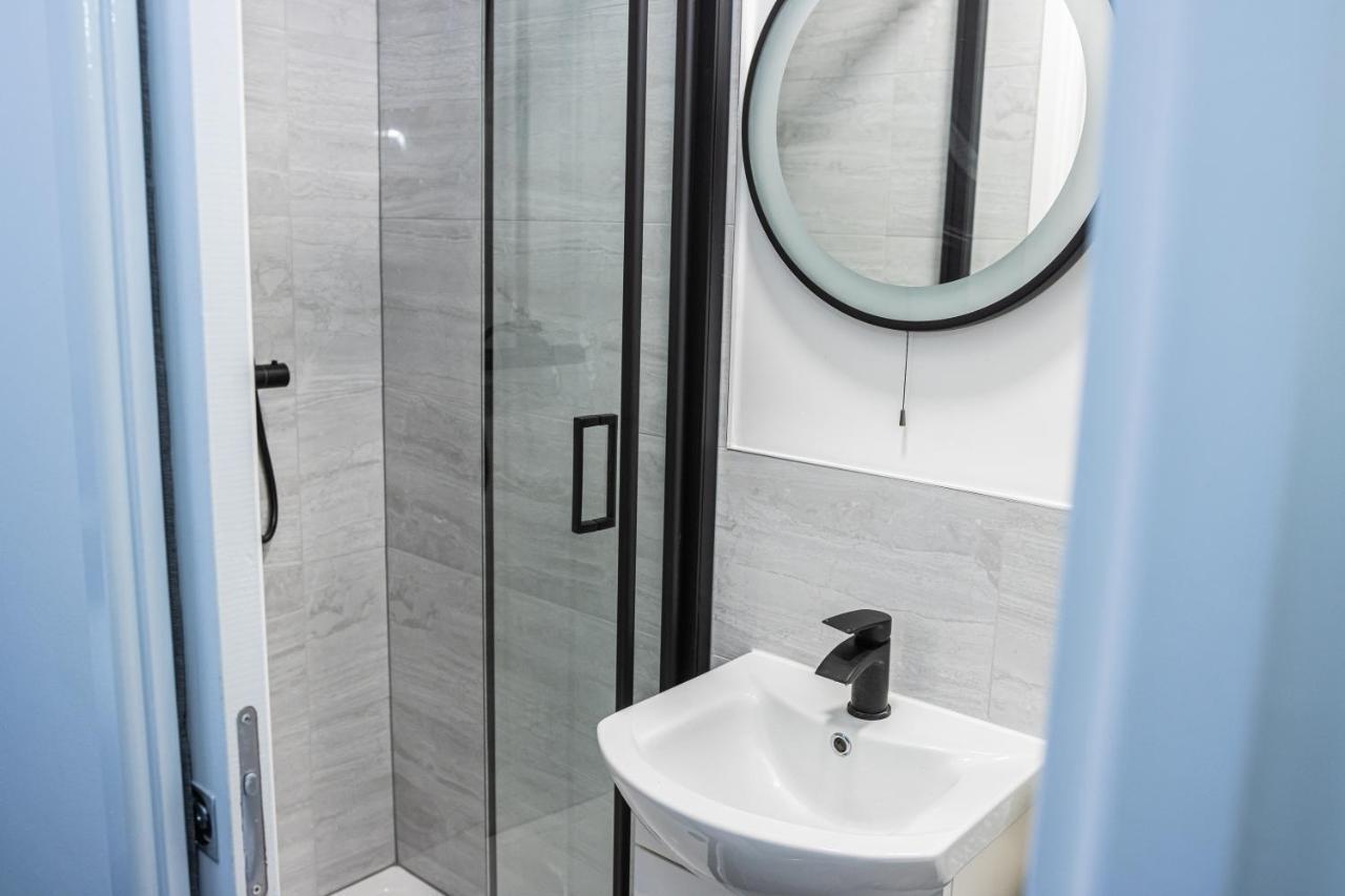Lush Lodge -Home Away In Telford, For Contractors, Families, Group Of Friends, Long Term Stays Екстериор снимка