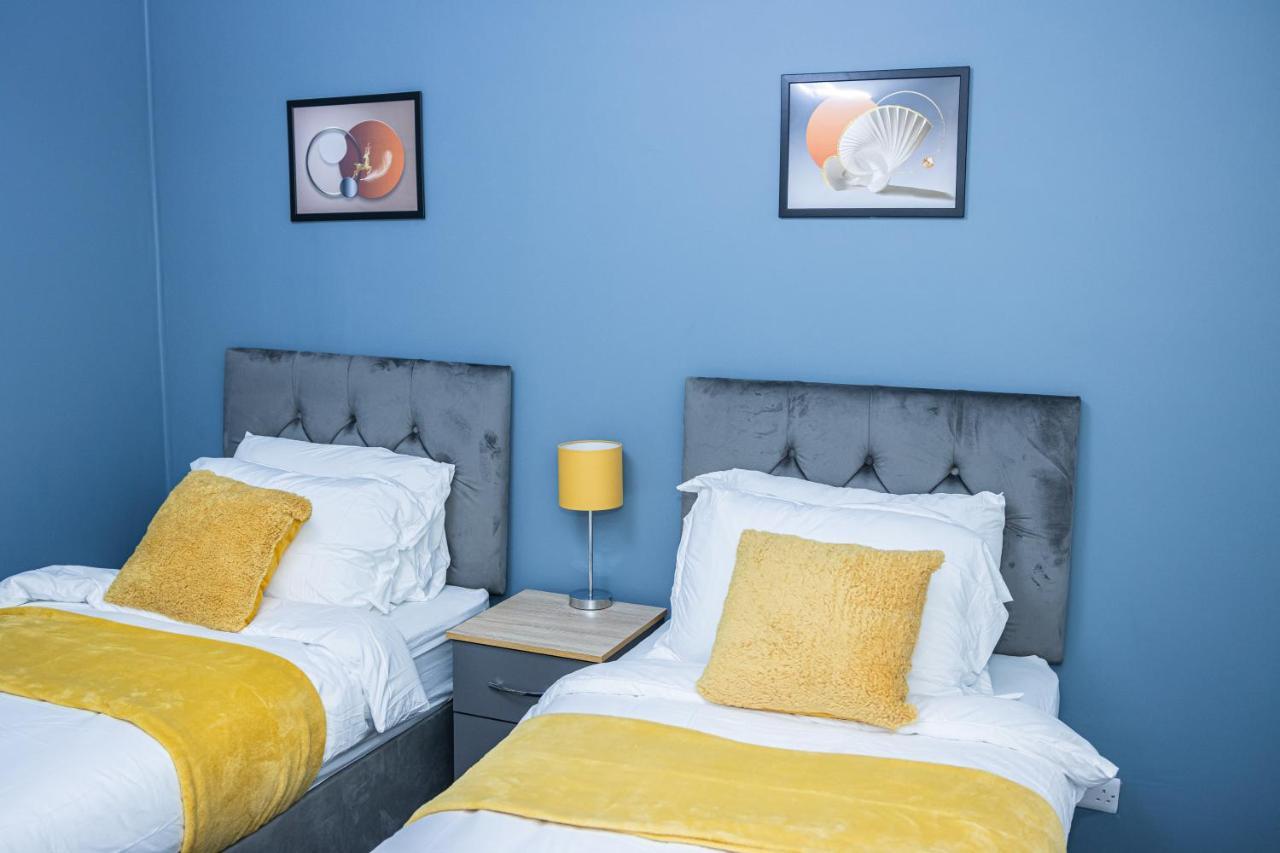 Lush Lodge -Home Away In Telford, For Contractors, Families, Group Of Friends, Long Term Stays Екстериор снимка
