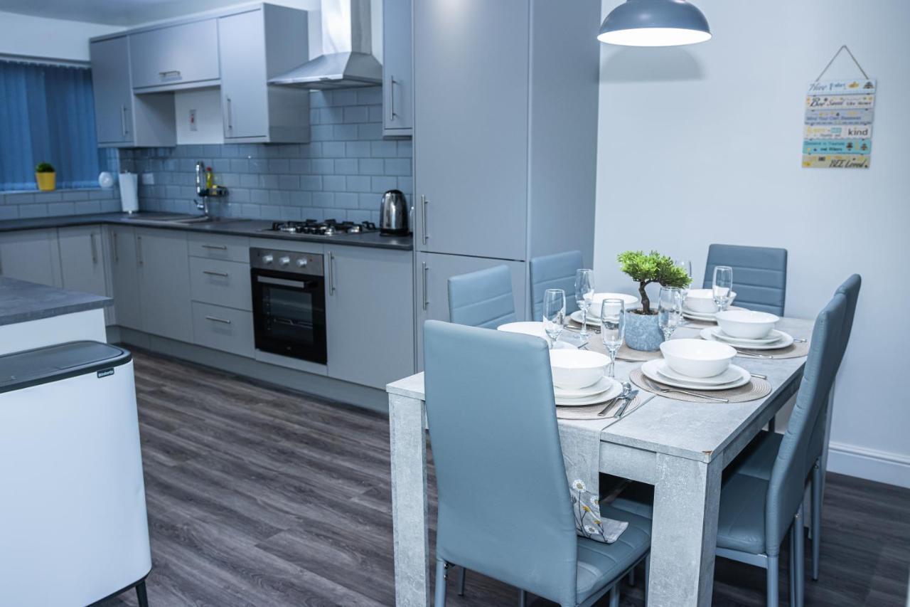 Lush Lodge -Home Away In Telford, For Contractors, Families, Group Of Friends, Long Term Stays Екстериор снимка
